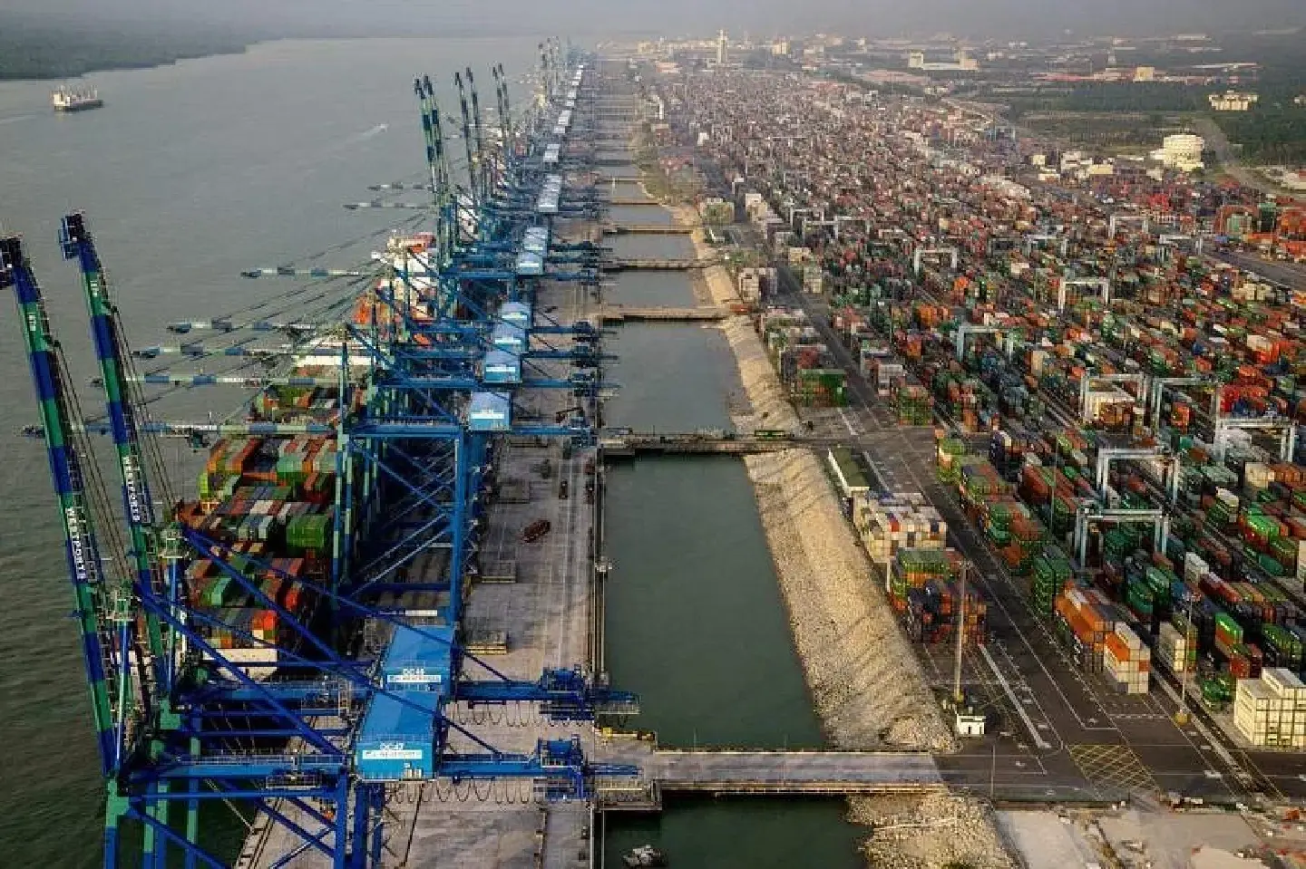 Malaysia plans $8.5 billion port to keep up with regional rivals Malaysia plans $8.5 billion port to keep up with regional rivals