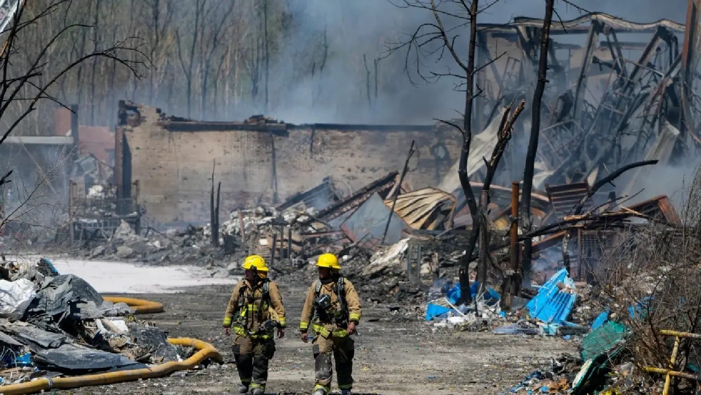 Indiana industrial fire smolders, hundreds remain evacuated