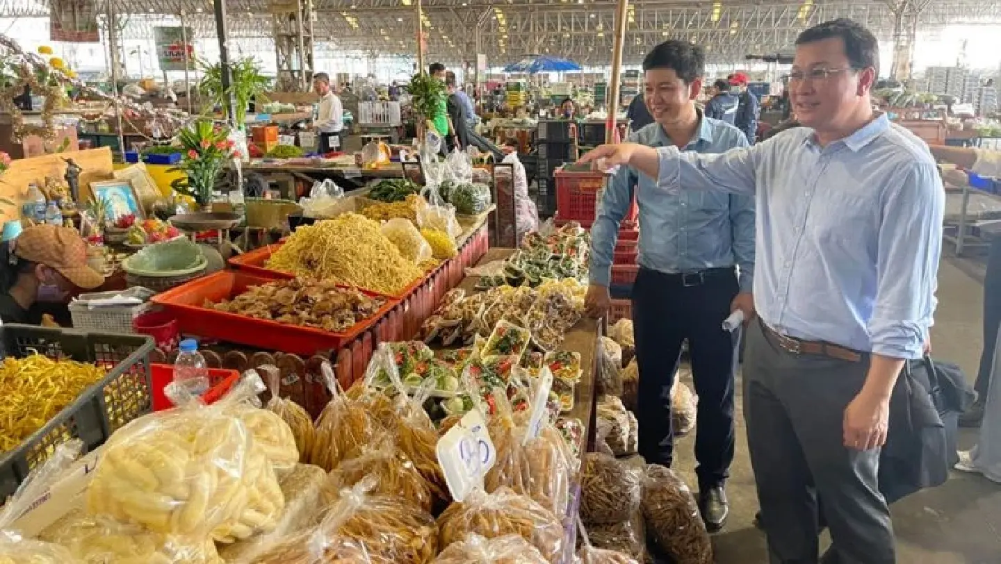 Cambodian Minister studies wholesale agri-market in Thailand Cambodian Minister studies wholesale agri-market in Thailand