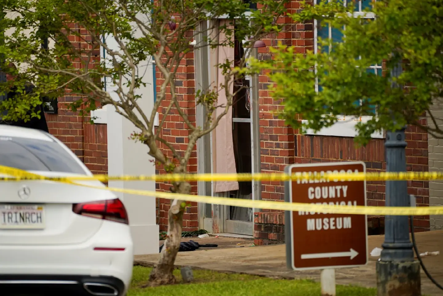 Police confirm 4 killed and 28 injured in Alabama shooting