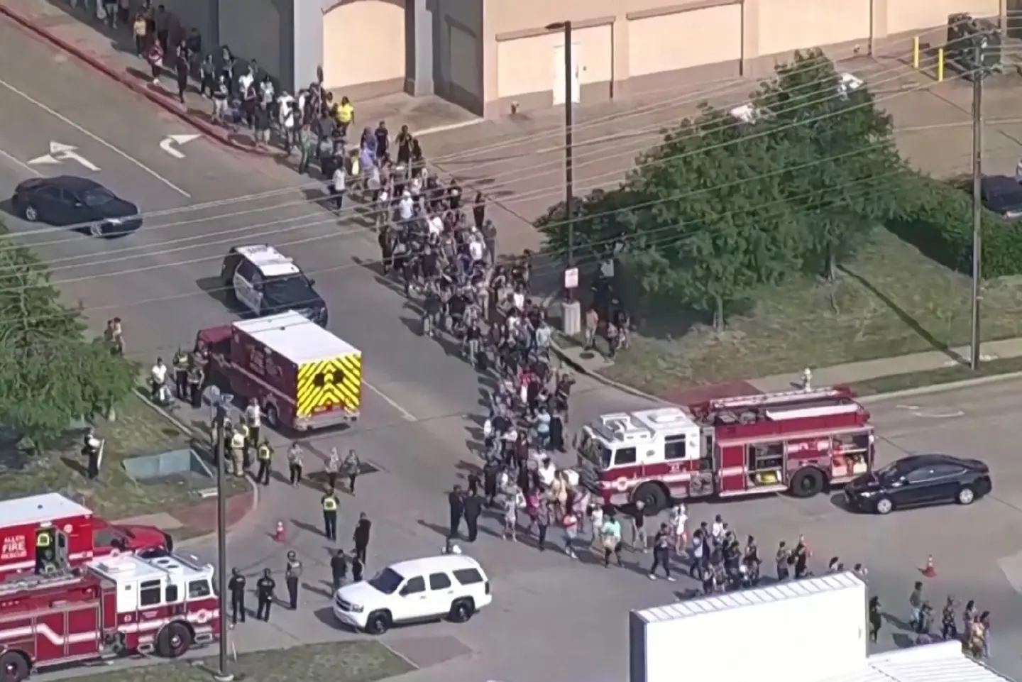 At least 9 people shot at Texas mall, no word on deaths; shooter killed by police At least 9 people shot at Texas mall, no word on deaths; shooter killed by police