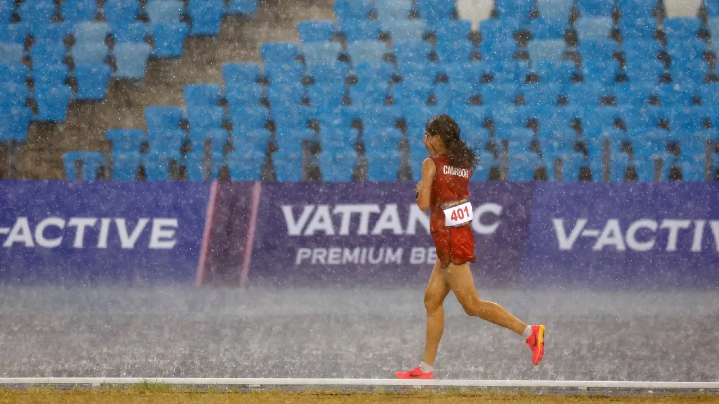 Cambodian athlete's inspiring run for last place earns $10,000 reward Cambodian athlete's inspiring run for last place earns $10,000 reward
