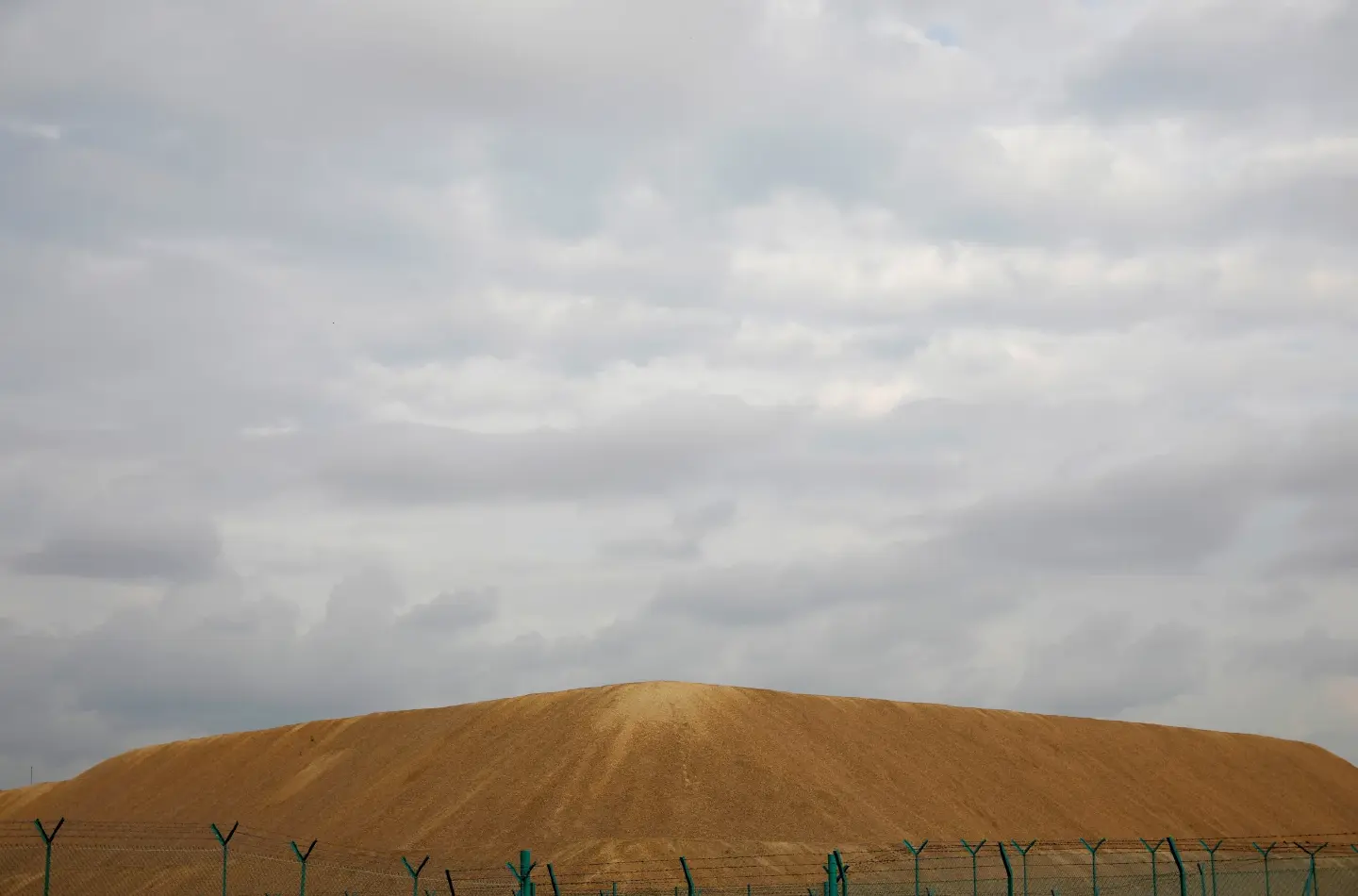 Return of sea sand exports sparks controversy in Indonesia Return of sea sand exports sparks controversy in Indonesia