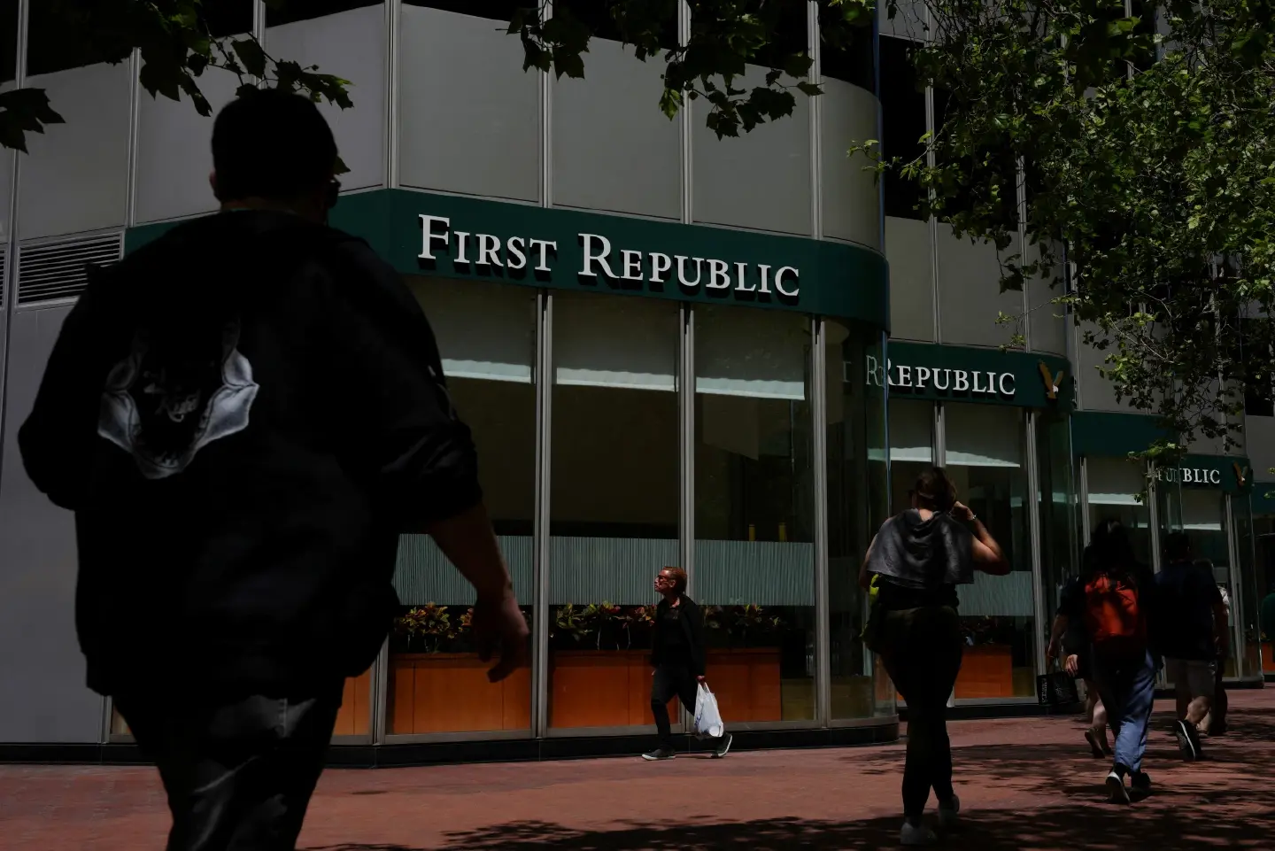 JP Morgan to buy First Republic's assets and assume deposit base JP Morgan to buy First Republic's assets and assume deposit base