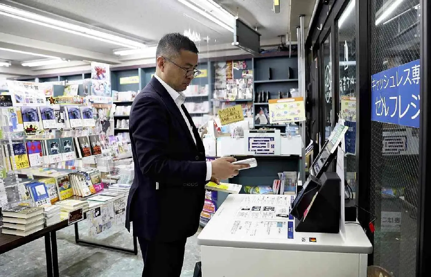 Tokyo bookstore starts 24-hour operations Tokyo bookstore starts 24-hour operations