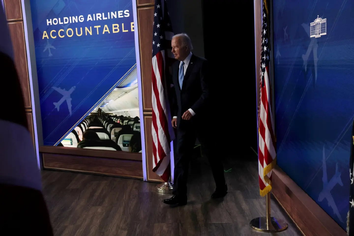 Biden wants airlines to pay passengers in US for lengthy delays Biden wants airlines to pay passengers in US for lengthy delays