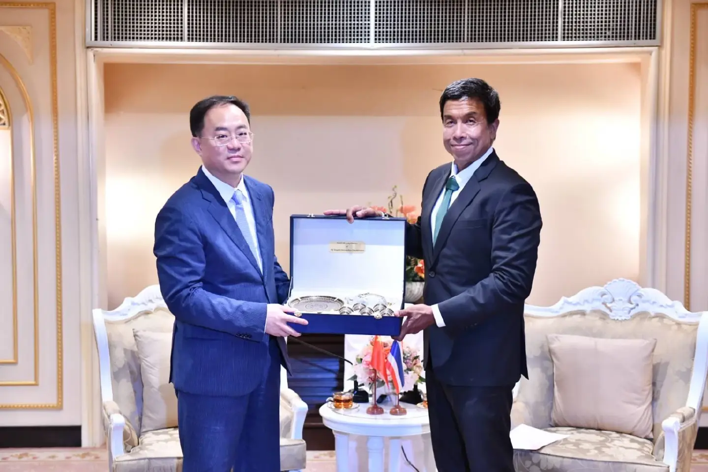Bangkok governor and Chaozhou counterpart strengthen ties between sister cities