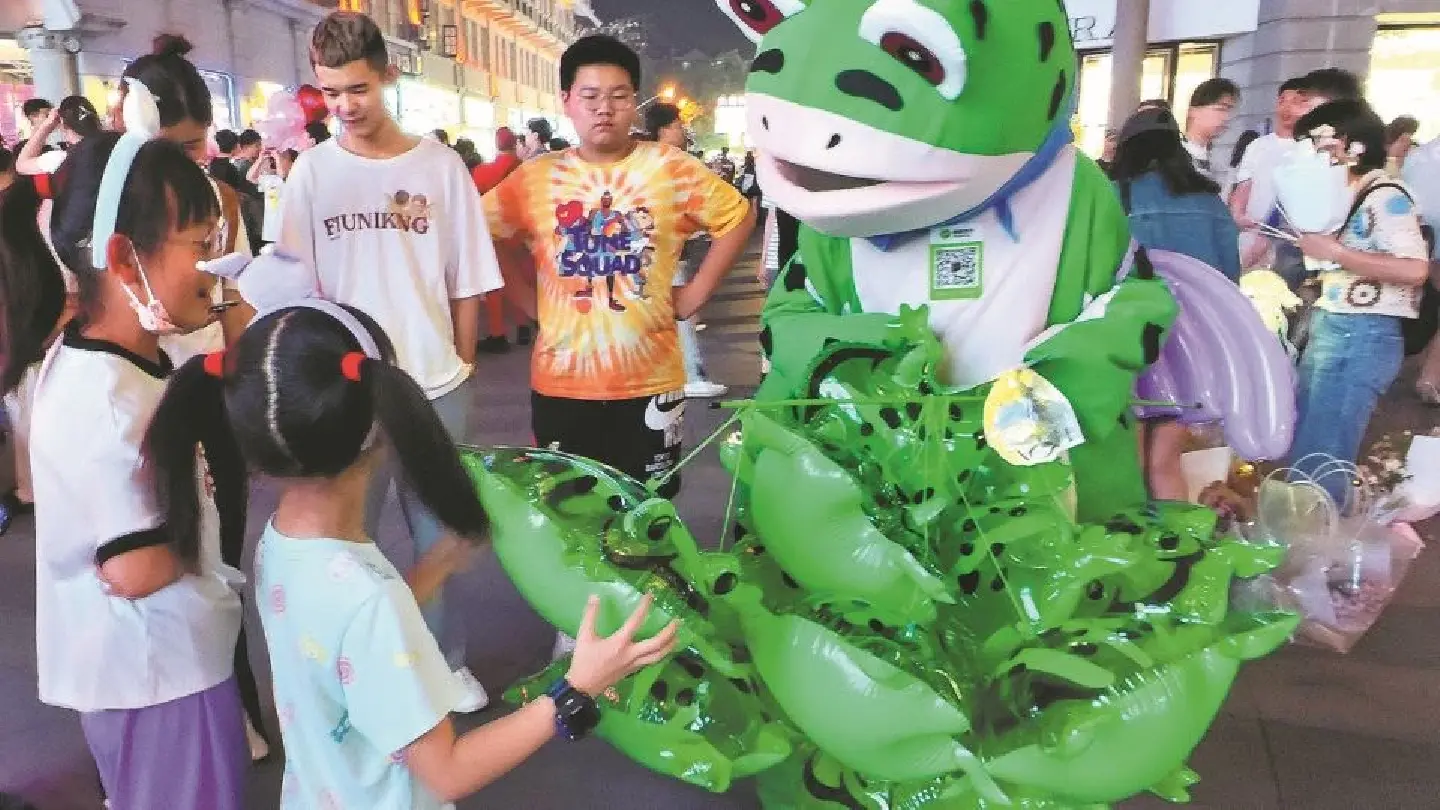 ‘Frog’ street vendors leap into online debate ‘Frog’ street vendors leap into online debate