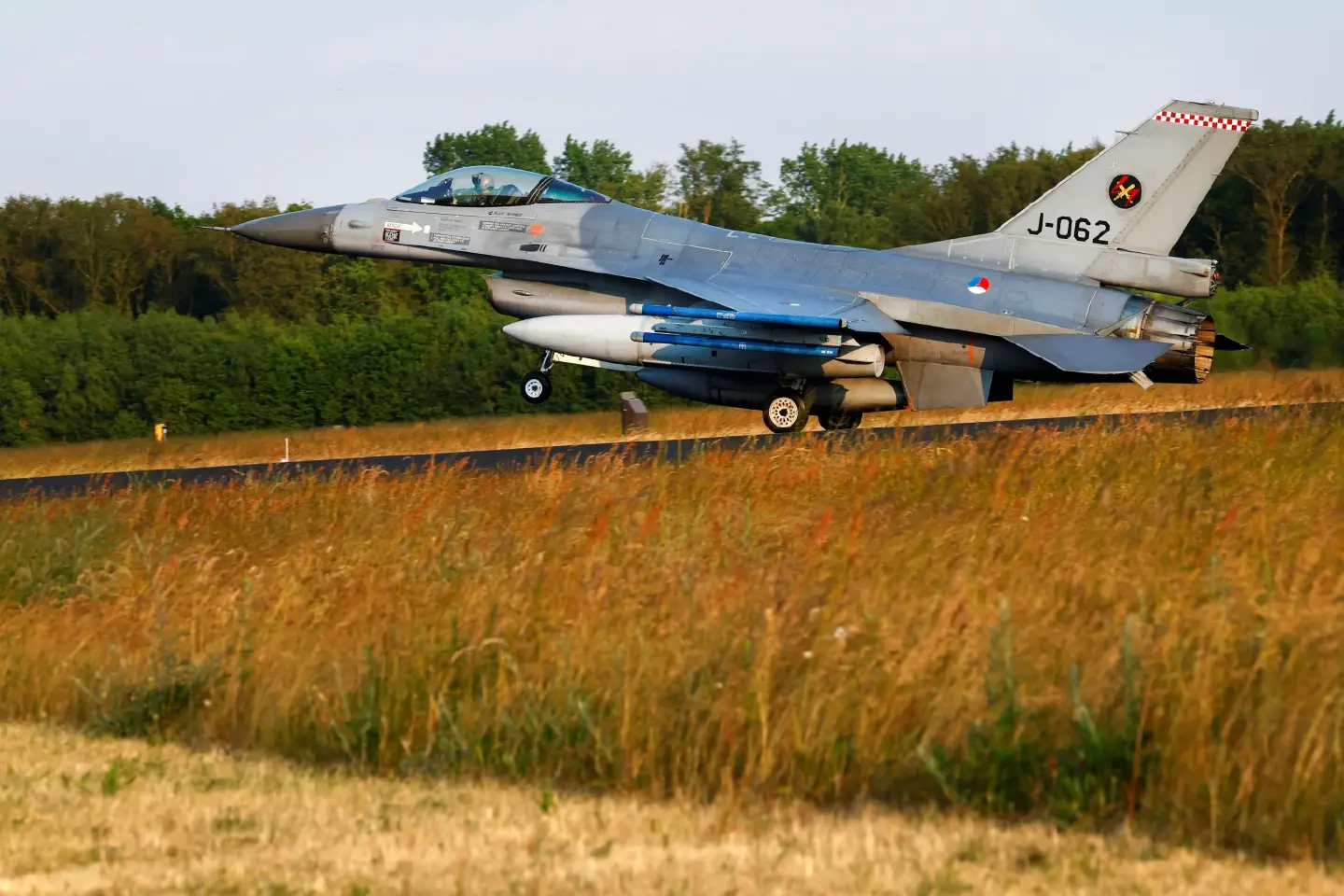 Nato aims to begin Ukrainian F-16 pilot training by summer