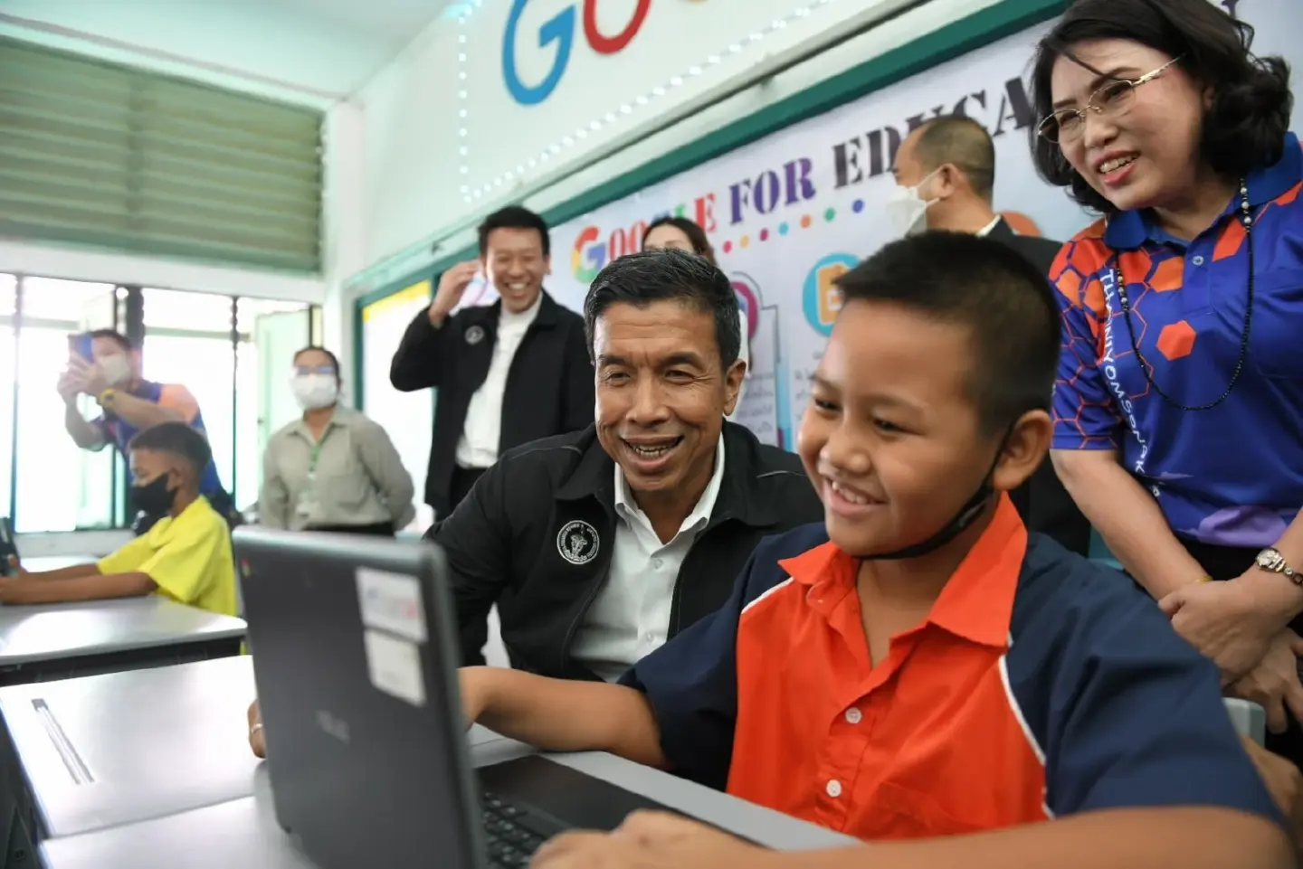 Bangkok urbanites implored to donate used computers to schools