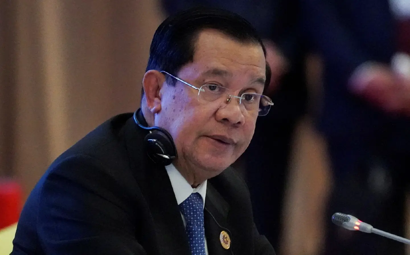 Hun Sen : Shoot down illegal drones Hun Sen : Shoot down illegal drones