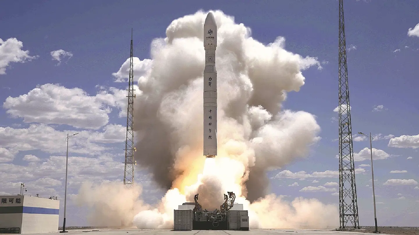 Chinese rocket successfully carries 26 satellites into space Chinese rocket successfully carries 26 satellites into space