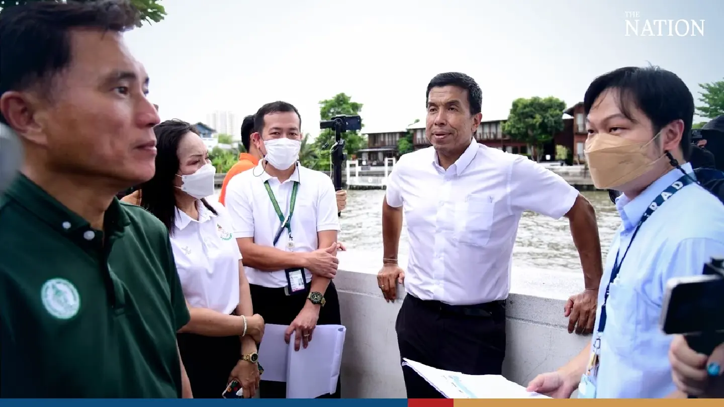 City governor checks on new health centre in Bangkok Noi