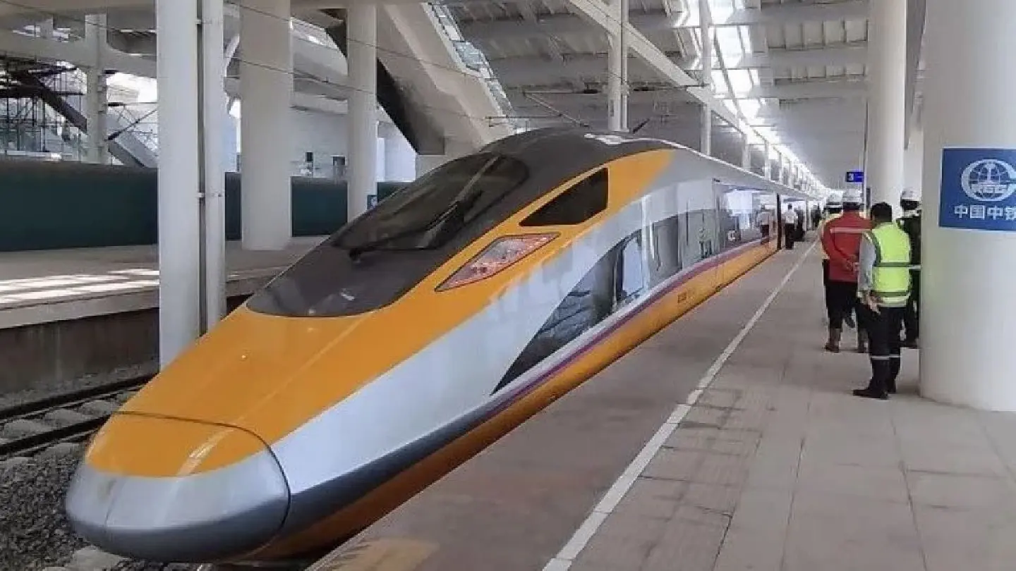 Granting the Jakarta-Surabaya train project to China is dangerous
