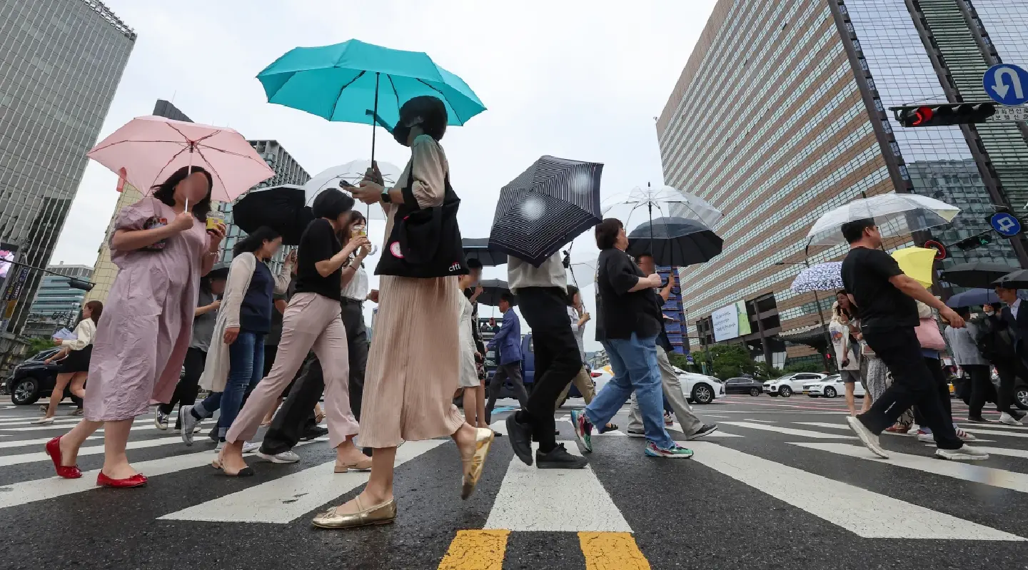 Mounting national debt erodes South Korea's competitiveness: report
