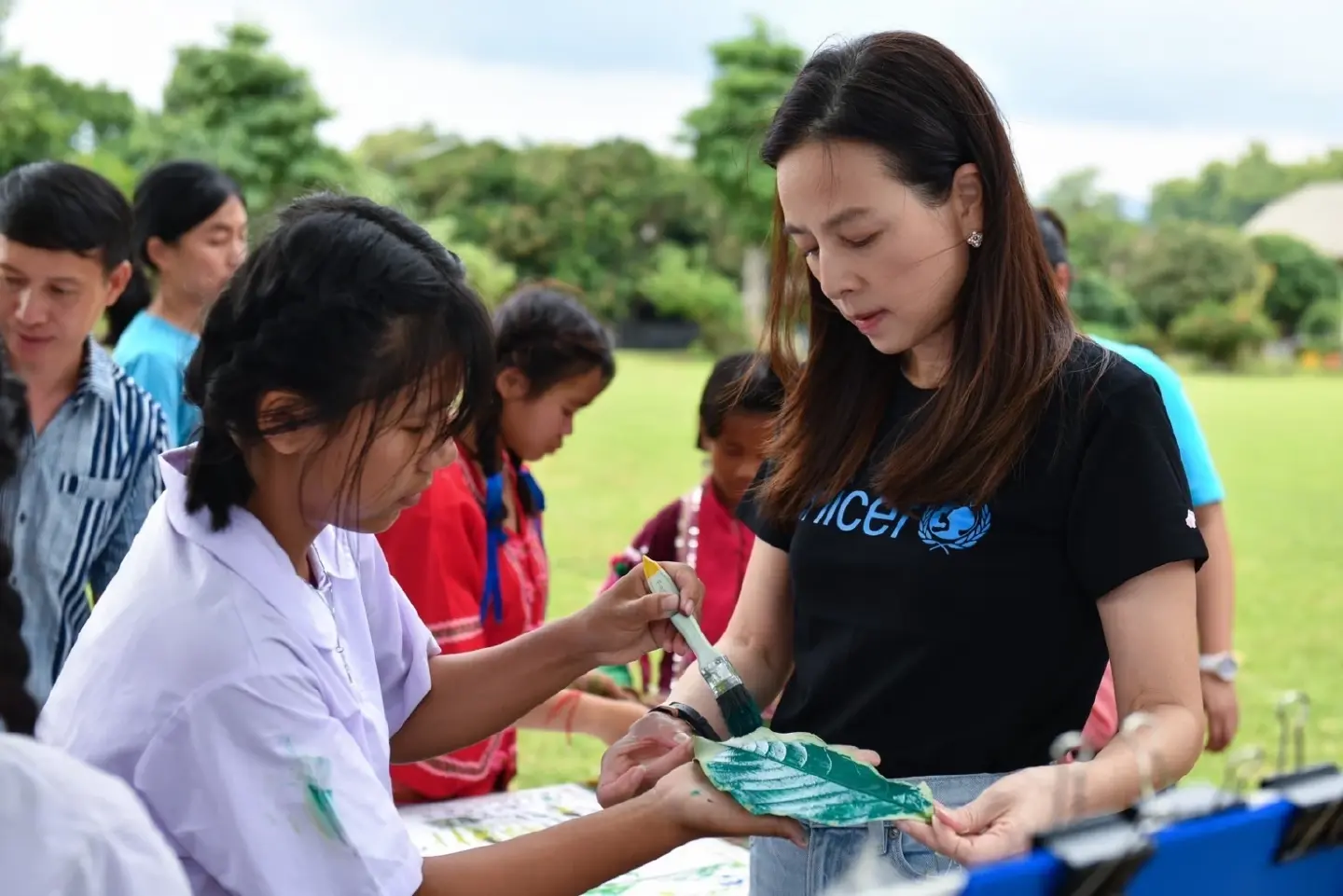 Madam Pang joins UNICEF on a special mission to visit migrant children in a remote school of Chiang Mai