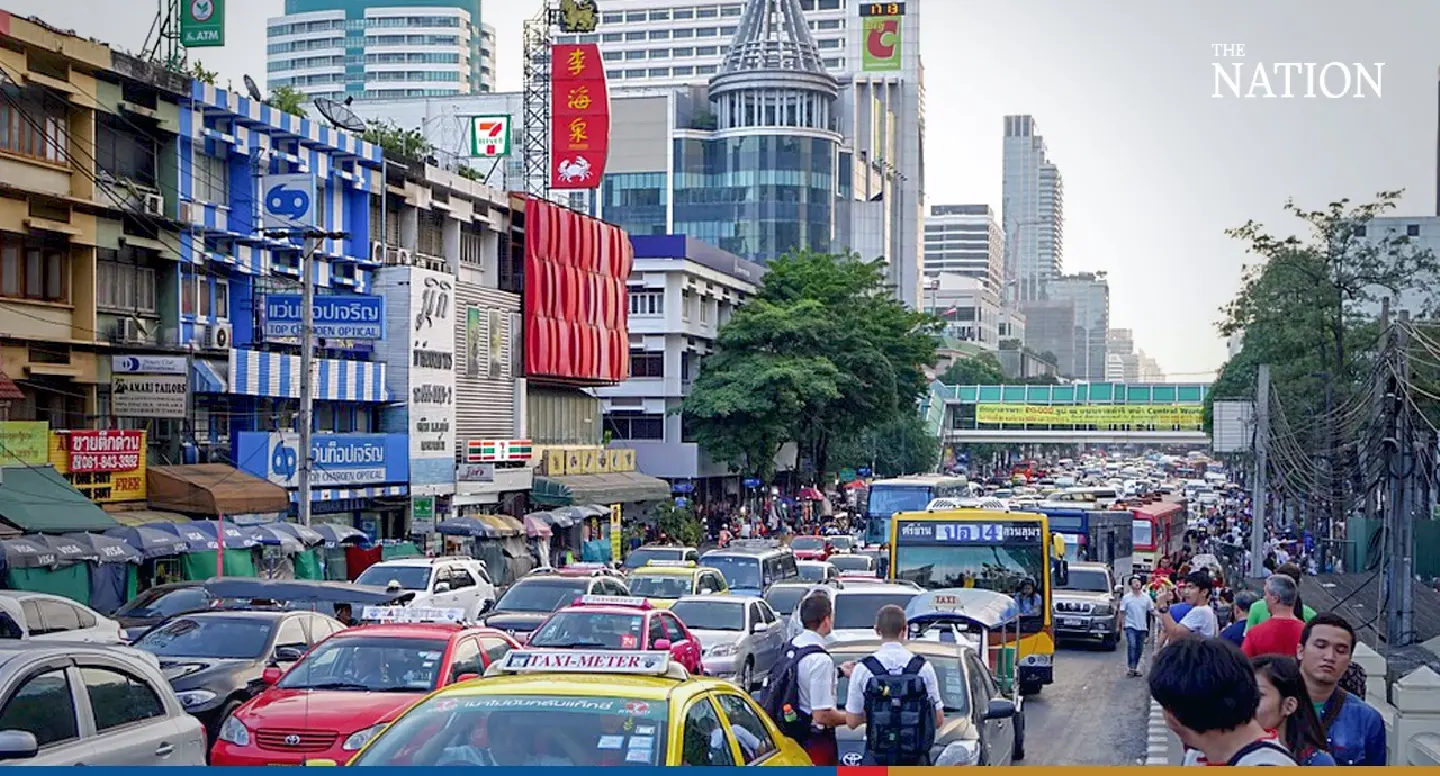 Police tell motorists to steer clear of Ratchaprasong junction Police tell motorists to steer clear of Ratchaprasong junction