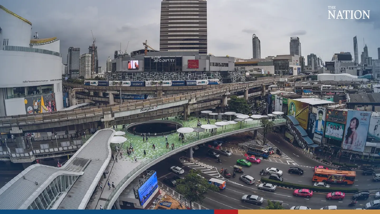 Police advise motorists to avoid roads around Pathumwan intersection due to protests Police advise motorists to avoid roads around Pathumwan intersection due to protests