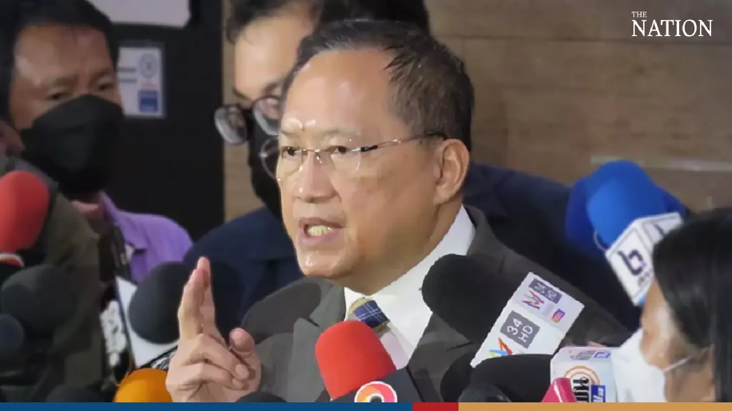 Senator urges Move Forward to ditch lese majeste push to ensure Pheu Thai wins PM vote