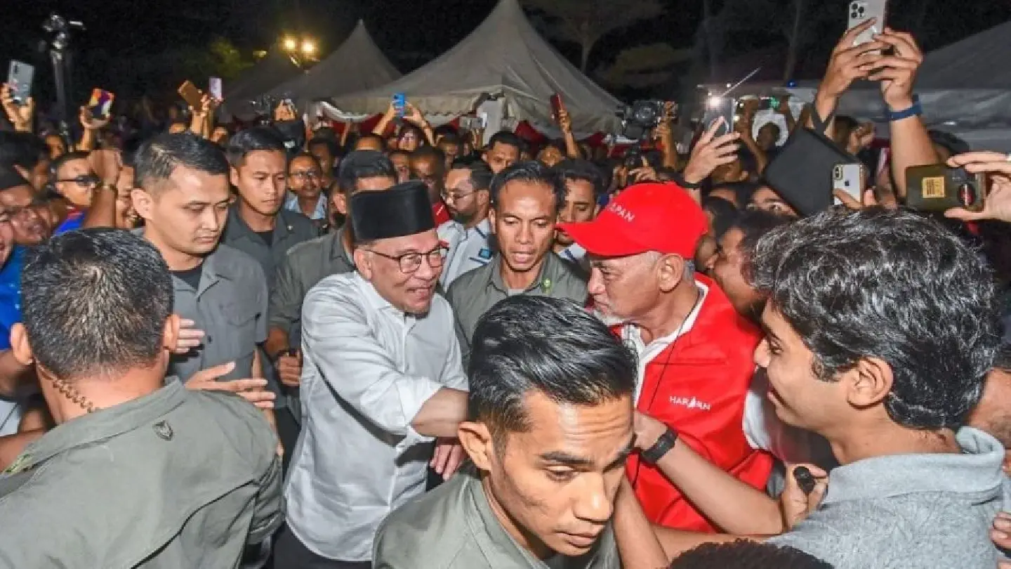 Return what you stole or face action, warns Anwar Return what you stole or face action, warns Anwar