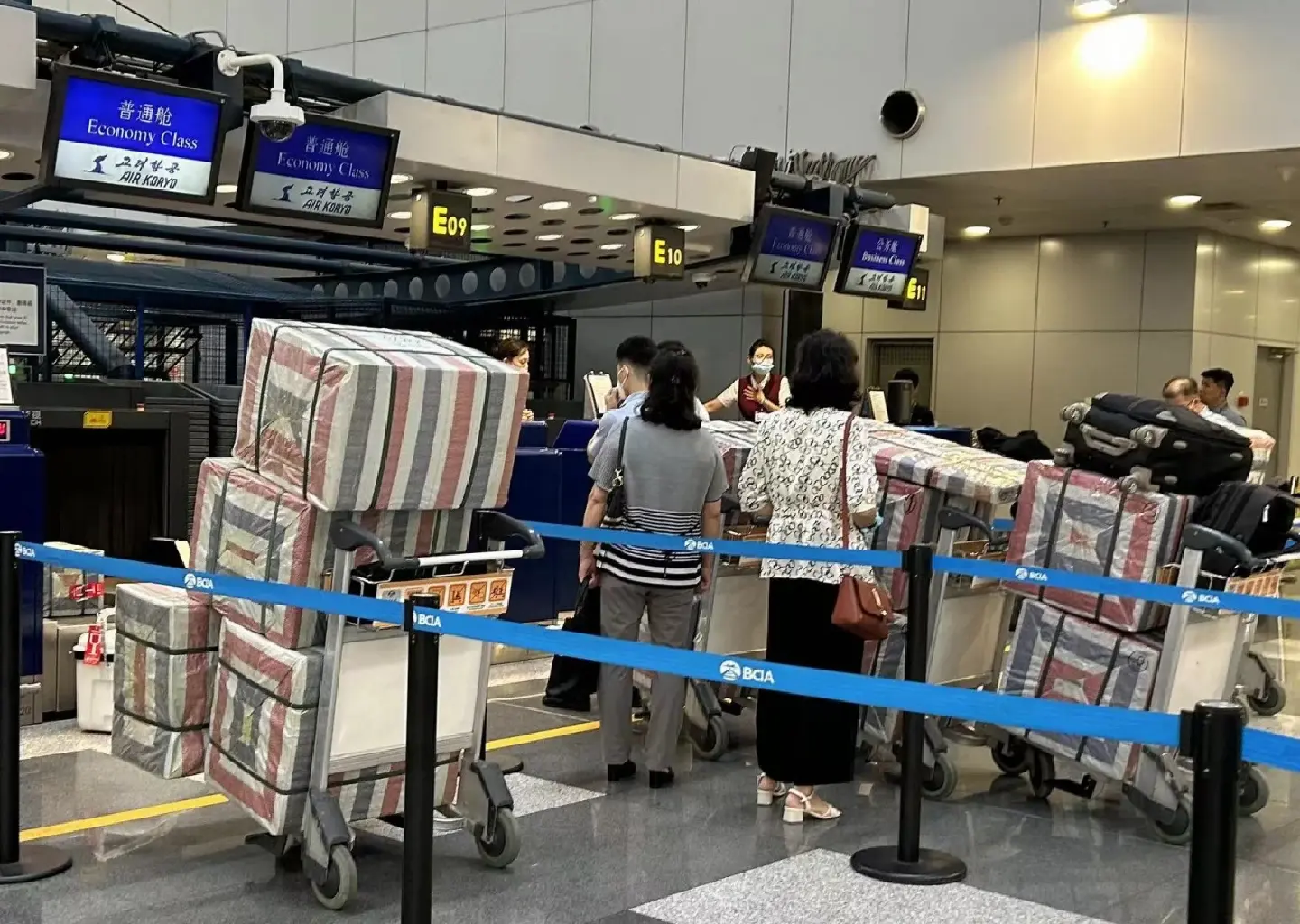 N. Korea allows citizens abroad to return home amid signs of easing Covid-19 restrictions N. Korea allows citizens abroad to return home amid signs of easing Covid-19 restrictions