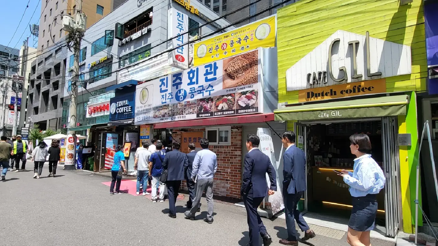 Tipping culture sparks controversy among Koreans Tipping culture sparks controversy among Koreans