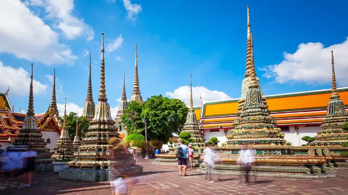 Enjoy your temple tour, learn more with the “Insight Wat Pho” application