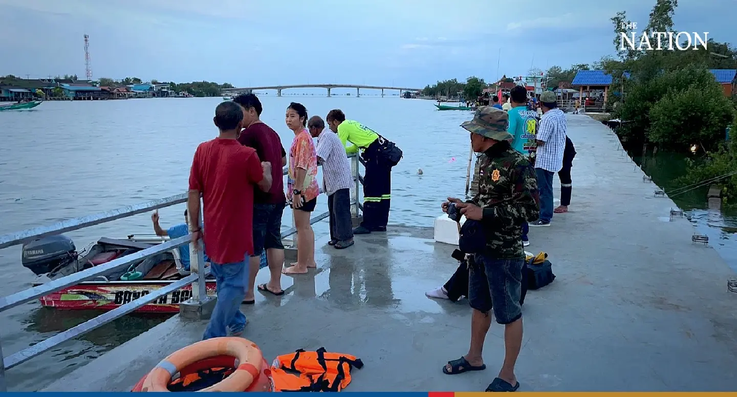 Two tourists missing after waterspout sinks tour boat Two tourists missing after waterspout sinks tour boat