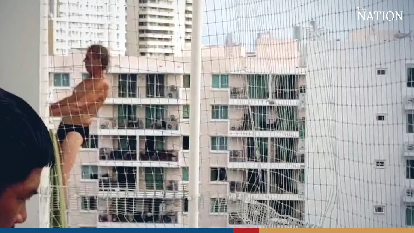 ‘Stoned’ German strips down, threatens to jump from Pattaya condo