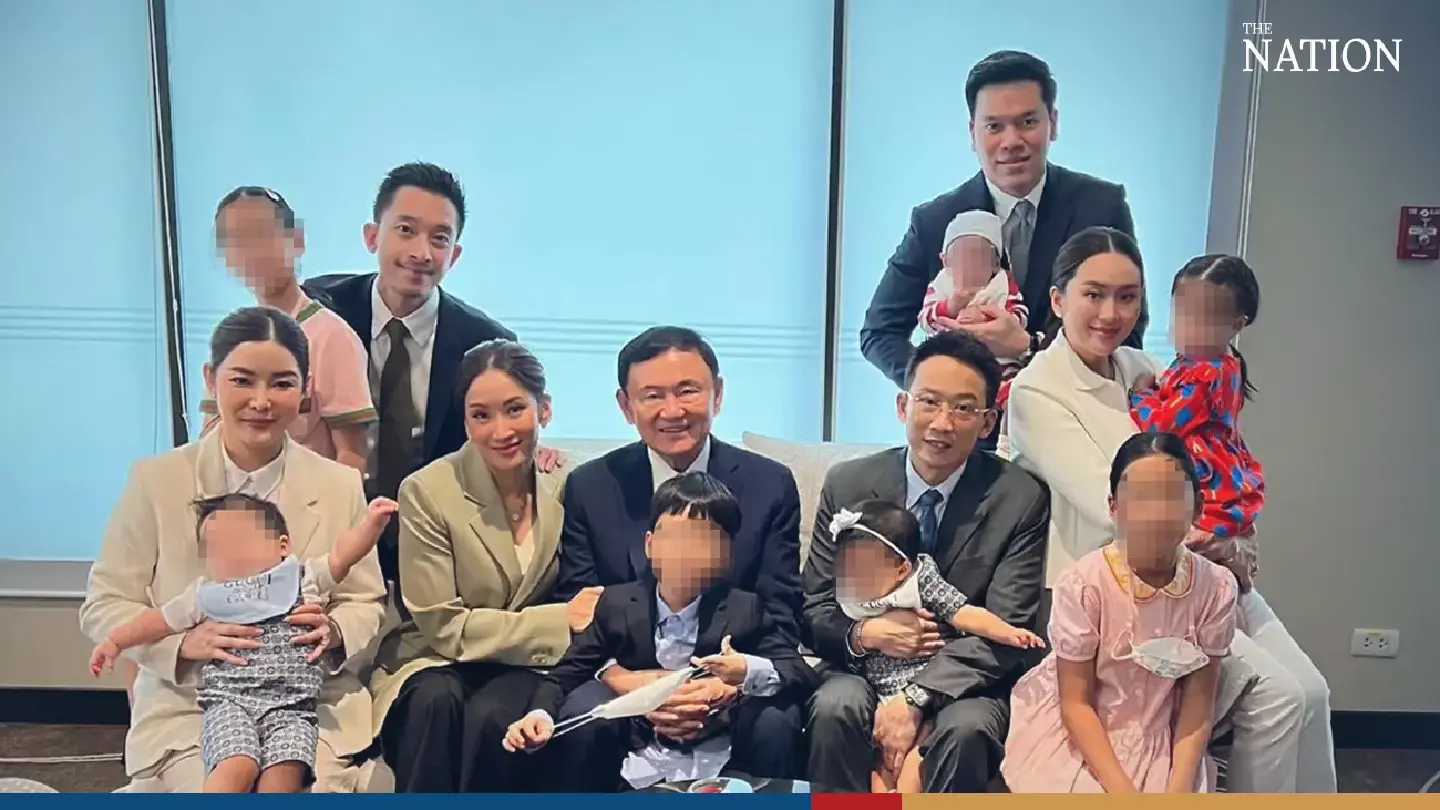 Paetongtarn shares Thaksin’s photos with children, grandchildren at Don Mueang airport