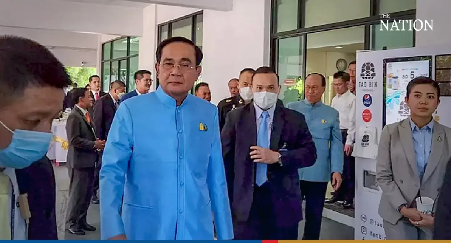Prayut joins closed-door meeting to mark Prawit’s 78th birthday