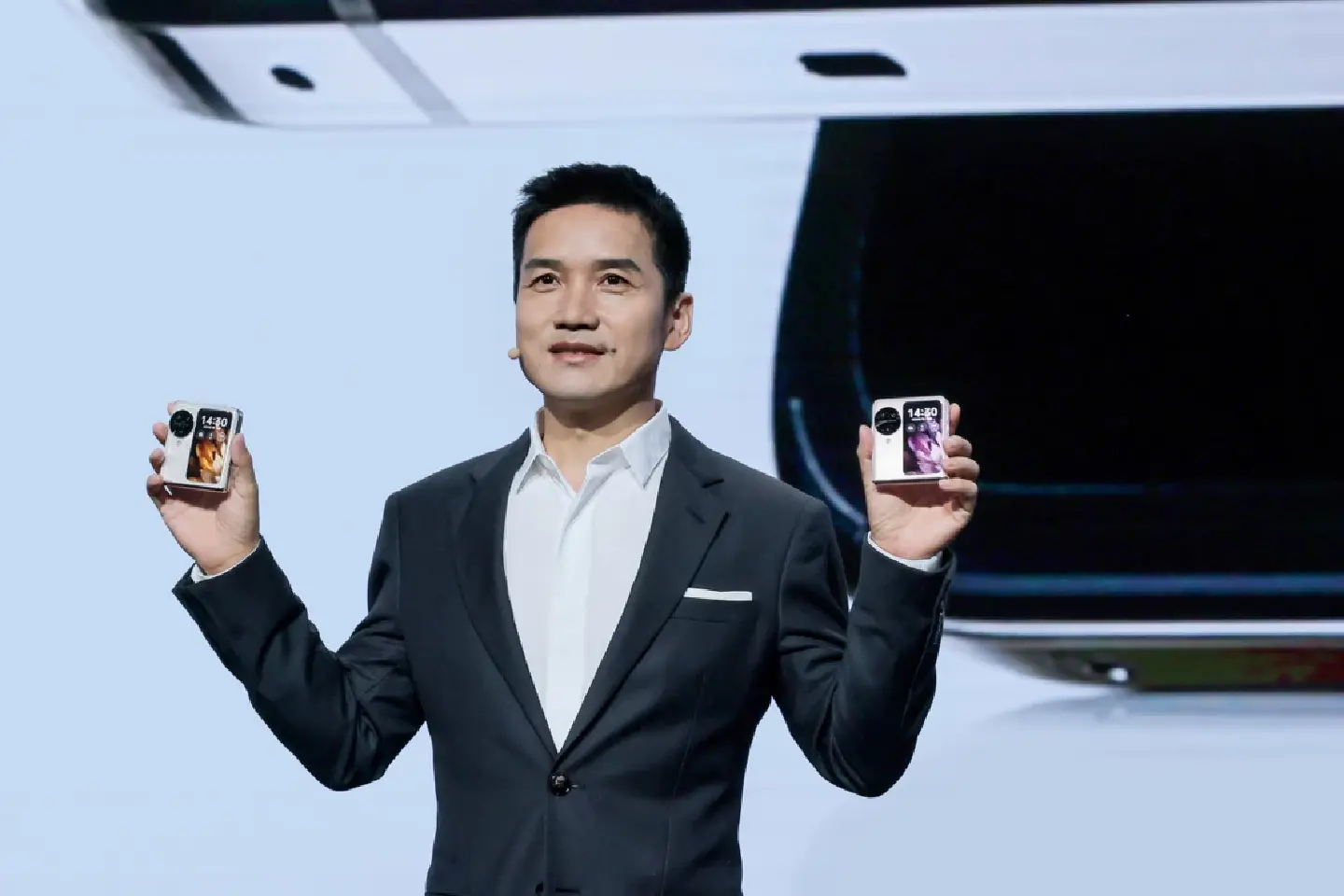 China leading way in foldable smartphone craze