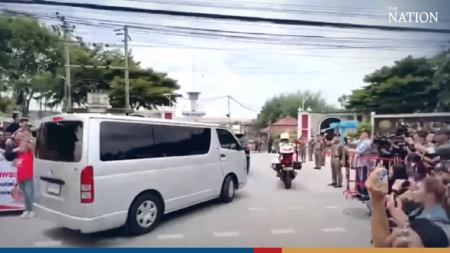 Thaksin taken to Bangkok Remand Prison to start serving his jail terms