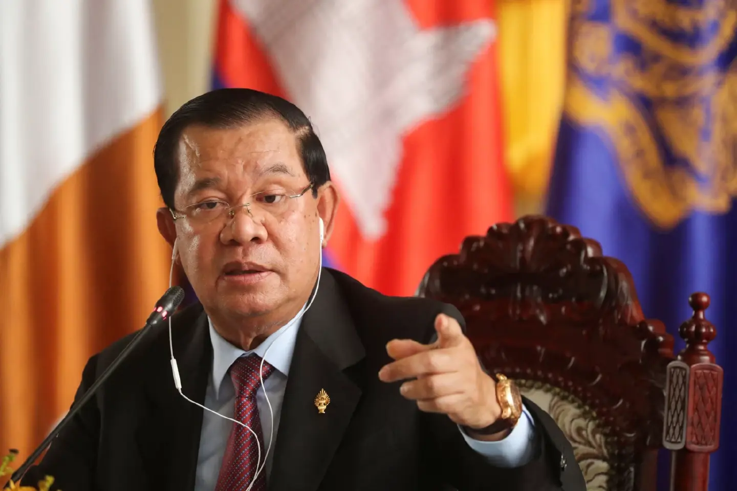 Hun Sen bids farewell, sets out vision