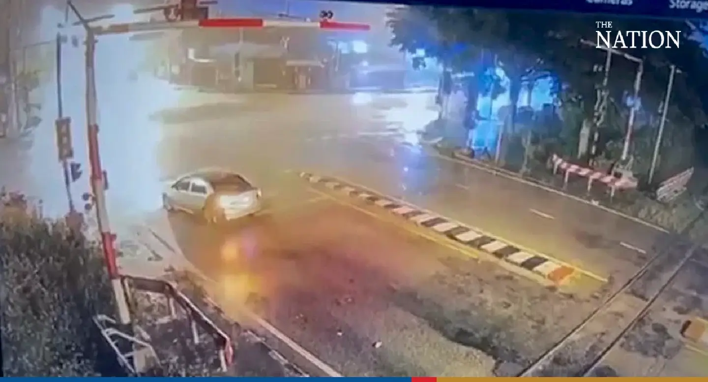 No injuries reported after car explodes at Narathiwat intersection