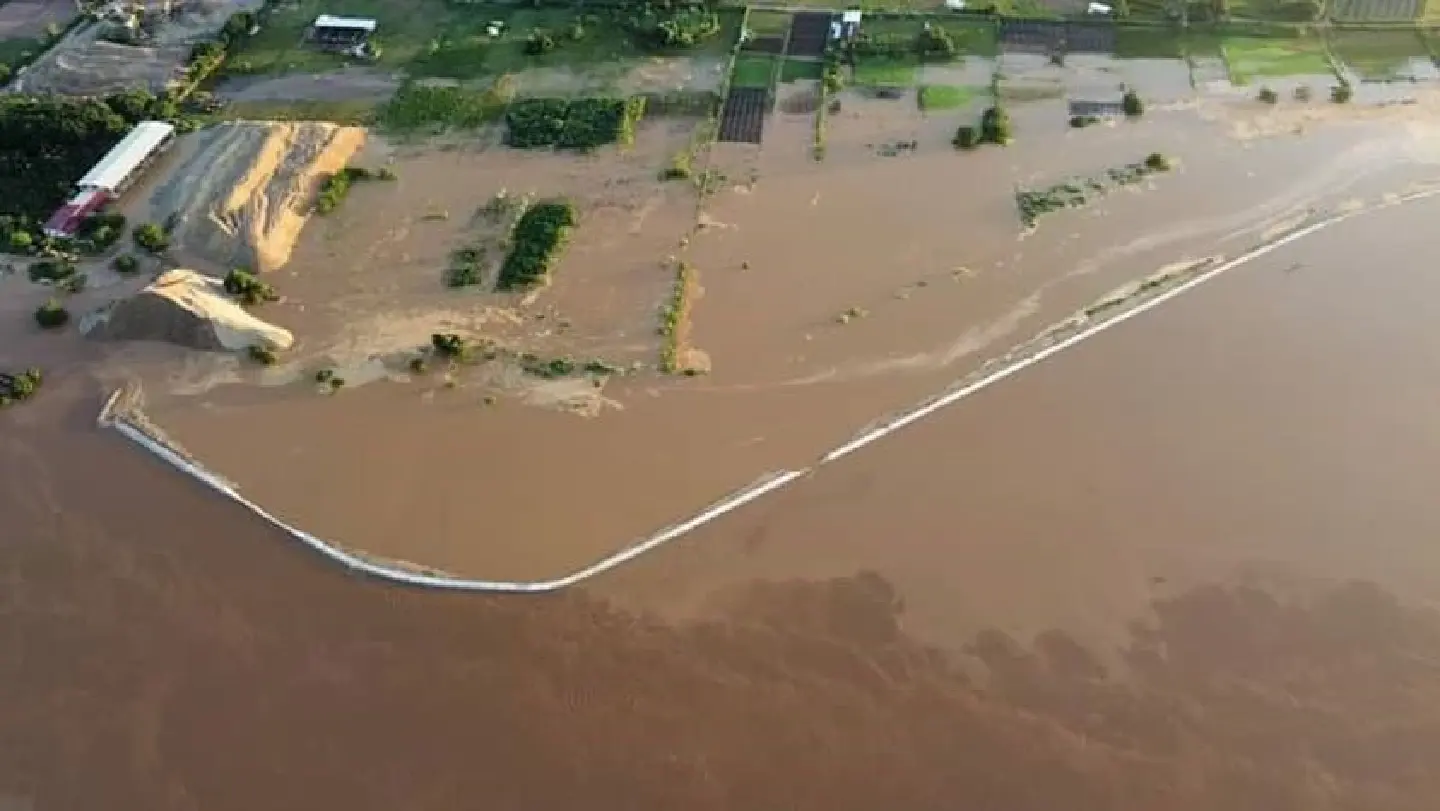 Mekong embankment collapses, farmlands in Laos flooded Mekong embankment collapses, farmlands in Laos flooded