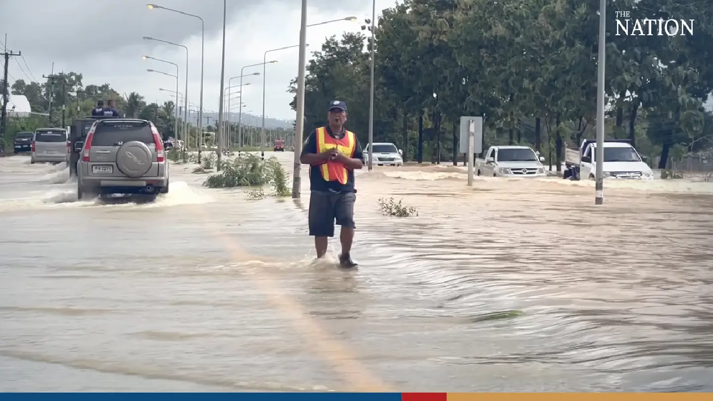 Continuous rain leaves roads in Chanthaburi, Mae Hong Son impassable