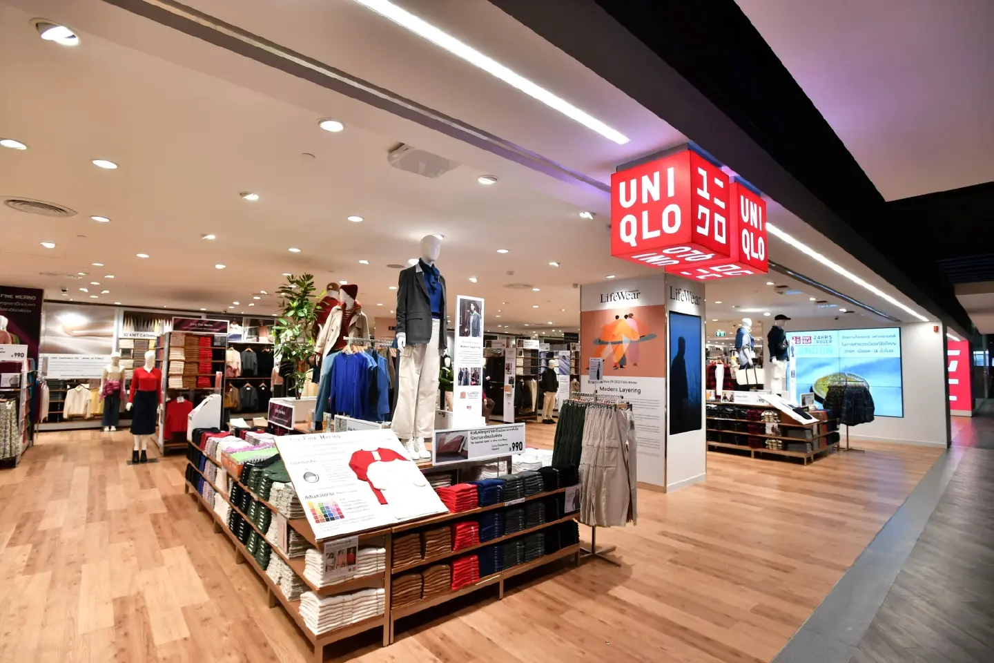UNIQLO centralwOrld revamped, celebrating the largest store in Thailand with LifeWear and world-class services UNIQLO centralwOrld revamped, celebrating the largest store in Thailand with LifeWear and world-class services