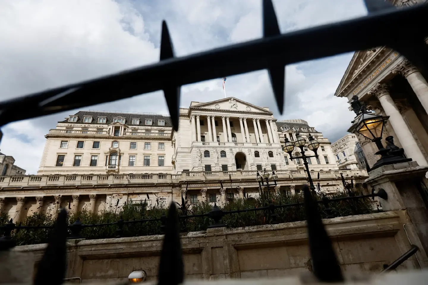 BOE halts run of interest rate hikes as economy slows
