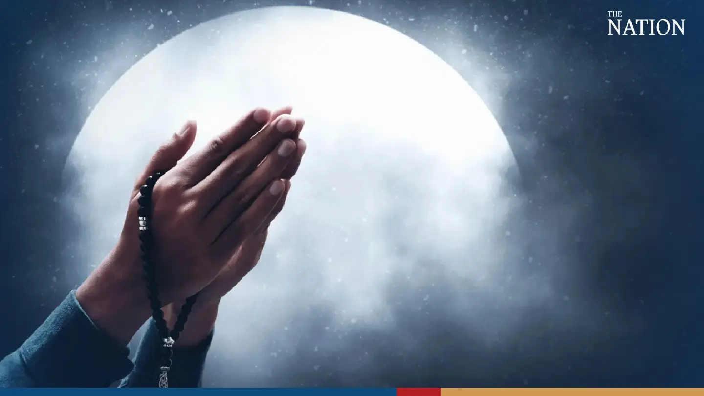 Tonight, let's worship the moon for beauty and good luck