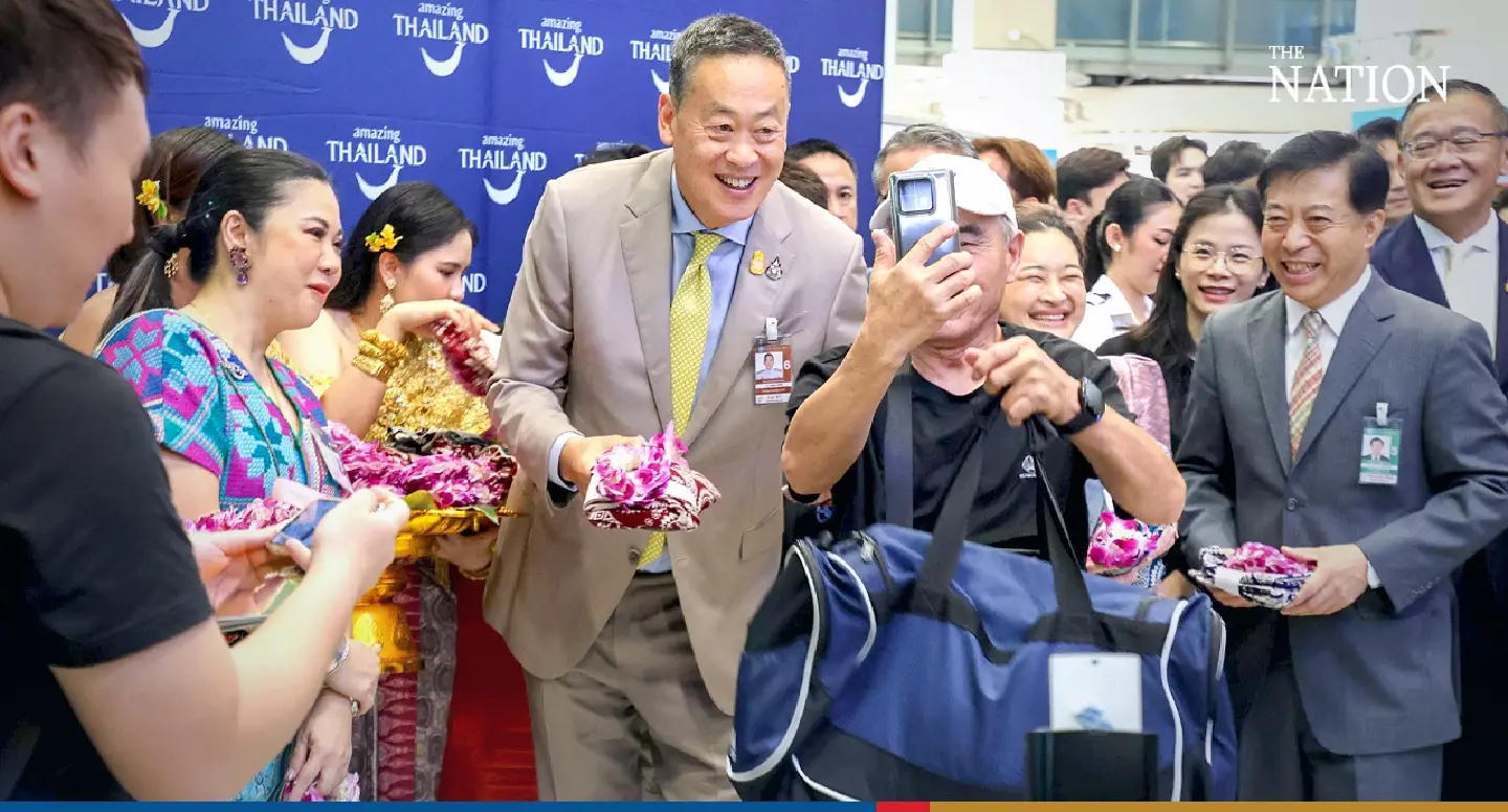 PM welcomes first batch of visa-exempt Chinese tourists at Suvarnabhumi PM welcomes first batch of visa-exempt Chinese tourists at Suvarnabhumi