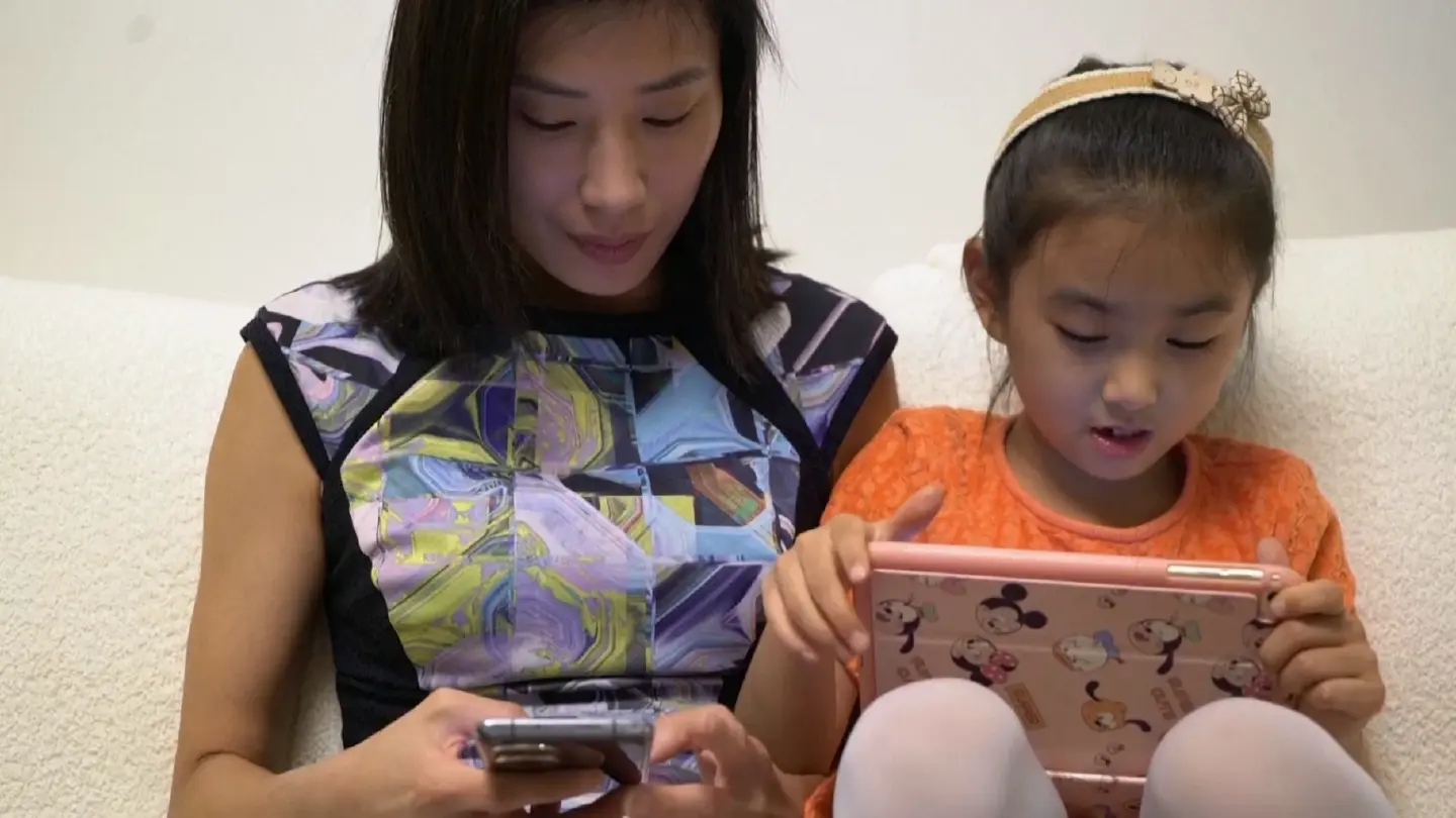 Chinese parent sceptical of efficacy of limiting children's phone time Chinese parent sceptical of efficacy of limiting children's phone time