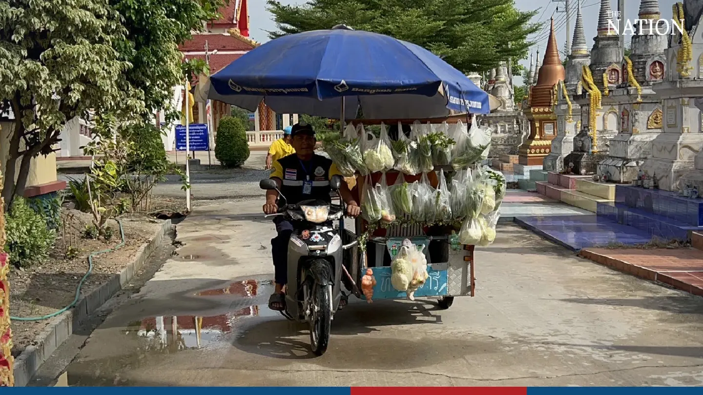 Chonburi abbot offers a helping hand to people in villages nearby