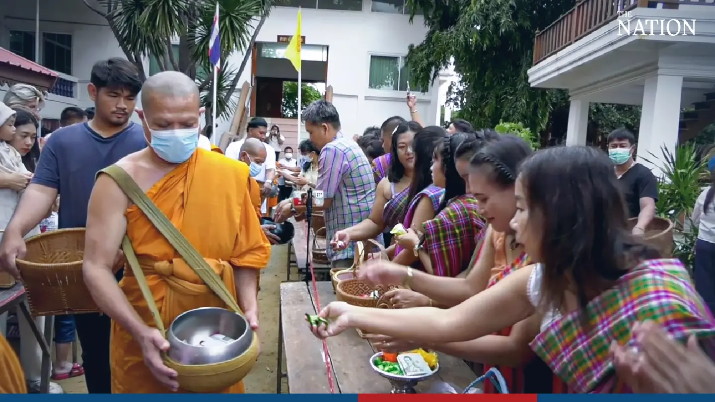 Lop Buri keeps ancient traditions alive by giving monks candies after Buddhist Lent