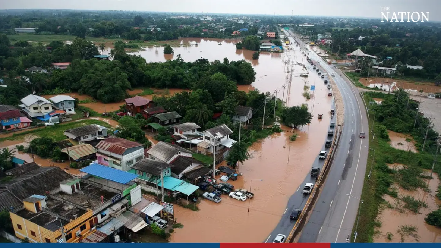 Evacuation orders and snake defences as floods rise in northern Thailand Evacuation orders and snake defences as floods rise in northern Thailand