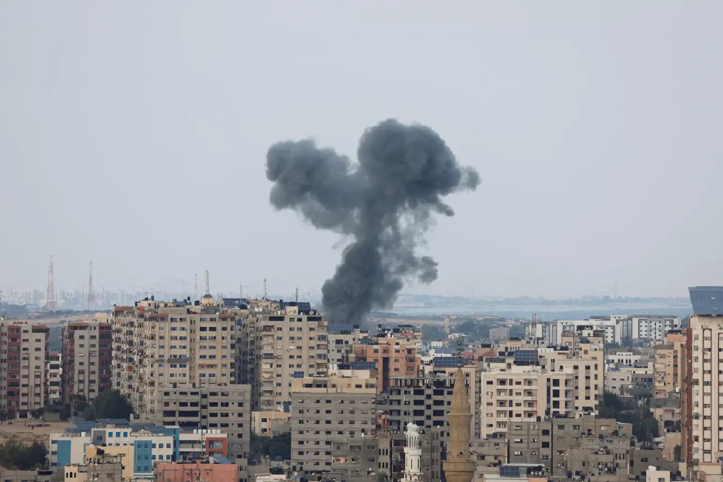 Israeli forces rescue 8 Filipino workers near Gaza Strip Israeli forces rescue 8 Filipino workers near Gaza Strip