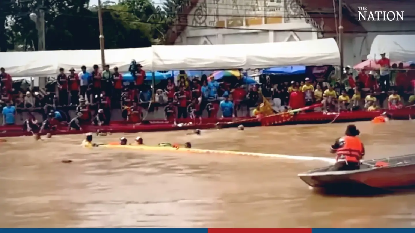 Oarsmen safely rescued after their boat sinks Oarsmen safely rescued after their boat sinks