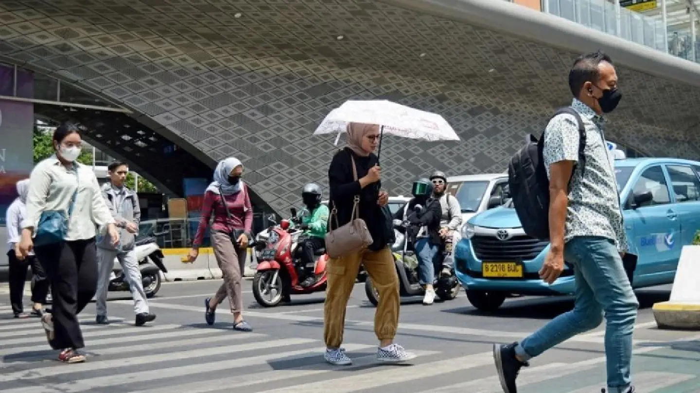 Remote working for Jakarta public employees fails to tackle pollution