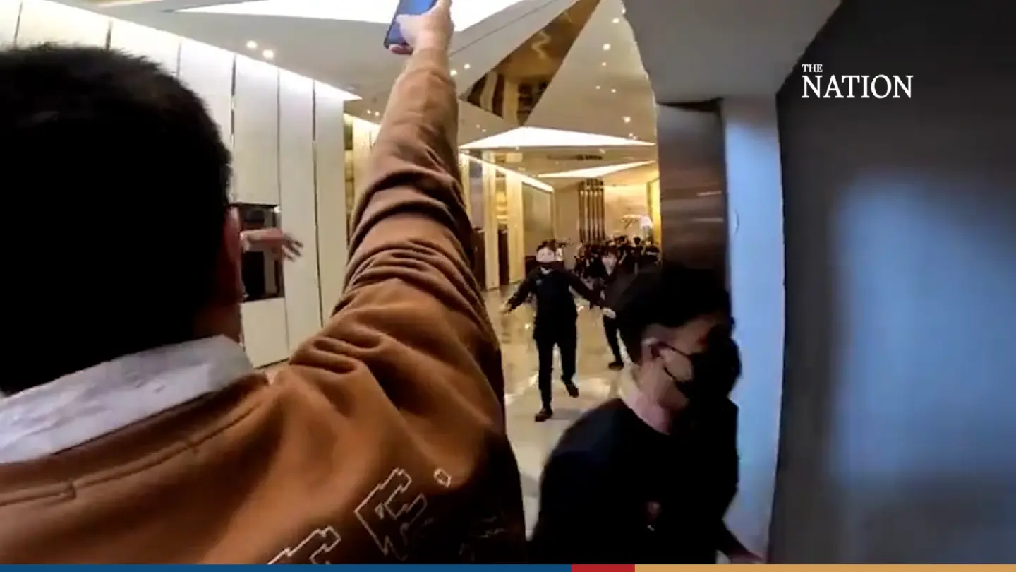 Eyewitness videos of Bangkok mall shooting show heroic actions of staff Eyewitness videos of Bangkok mall shooting show heroic actions of staff