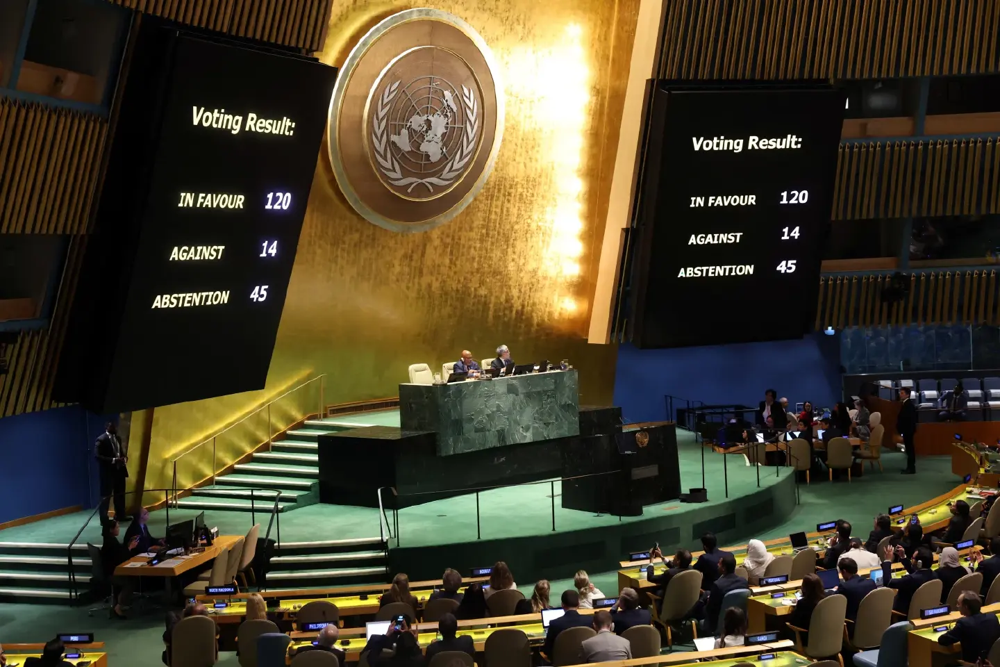 UN overwhelmingly calls for aid truce between Israel and Hamas UN overwhelmingly calls for aid truce between Israel and Hamas